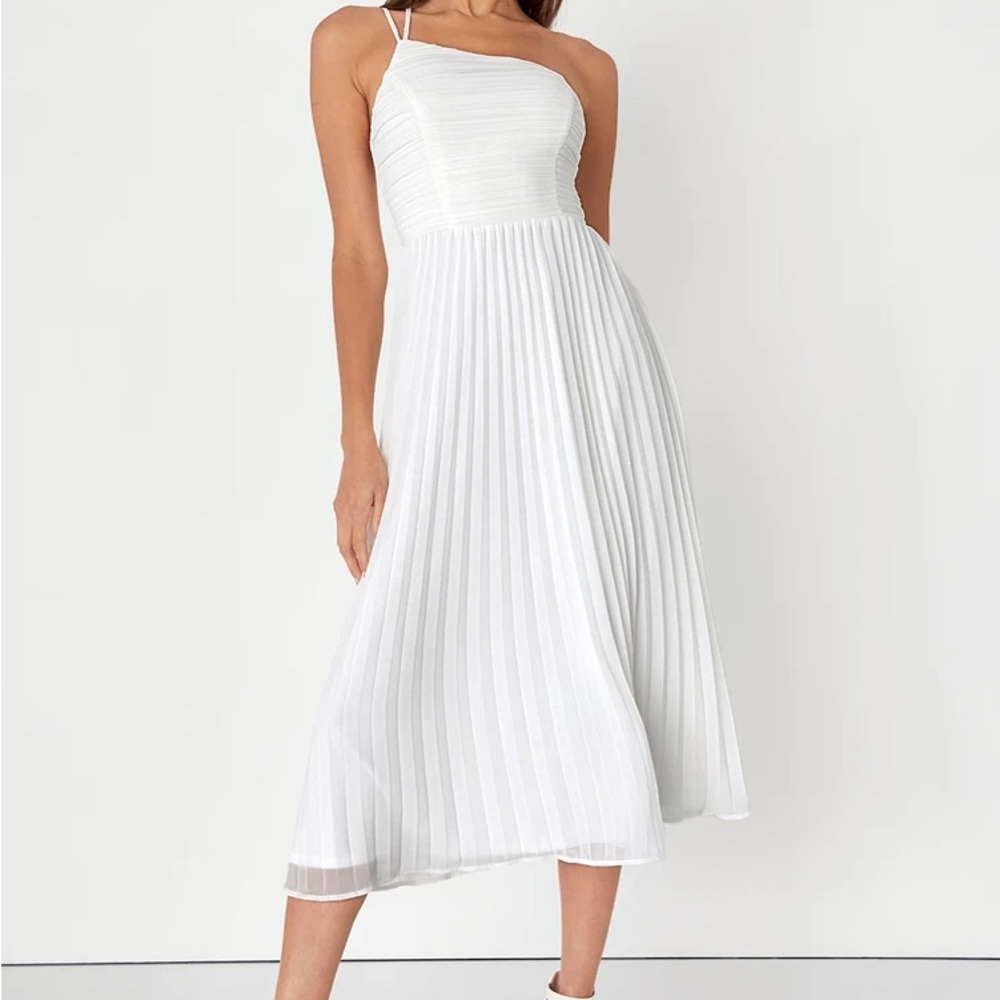 Elegant White Pleated Dress